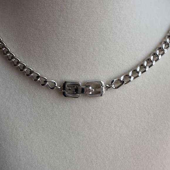 GIVENCHY Vintage 1979 Logo Plate Necklace - Picture 4 of 6
